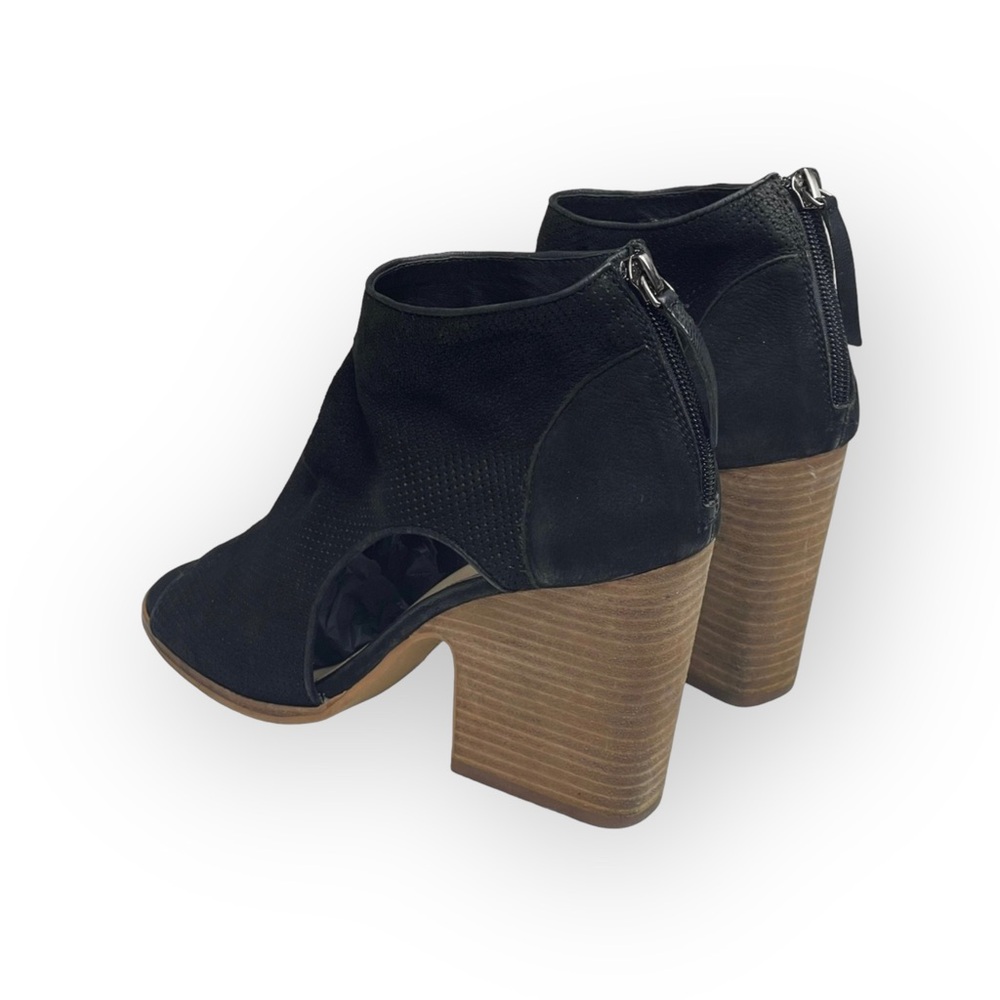 Vince Camuto 𖦹 Bevina Perforated Leather Cut Out Peep Toe Booties 𖦹 Black 8.5M - Picture 5 of 16